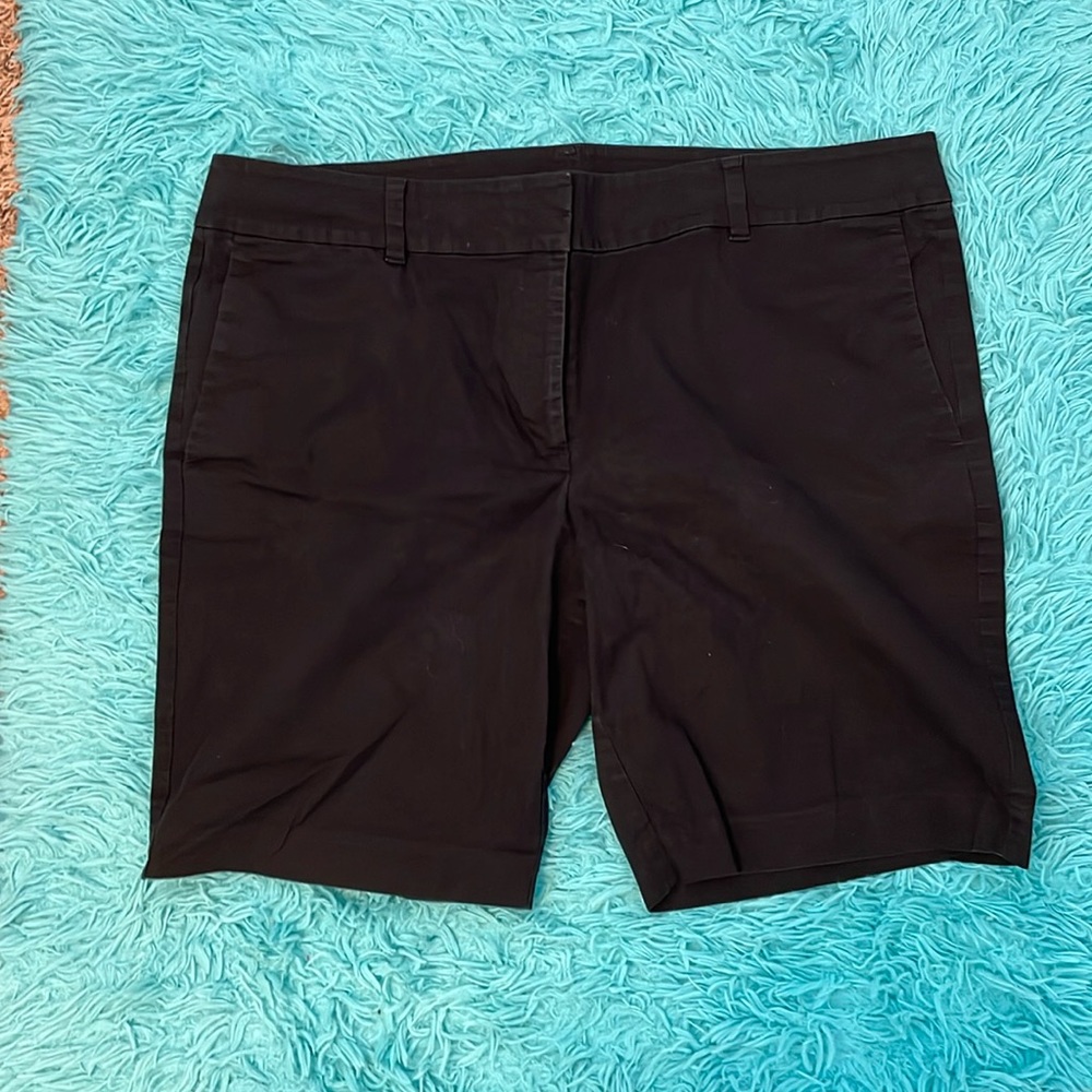 Gently used Ann Taylor Signature 10” inseam shorts